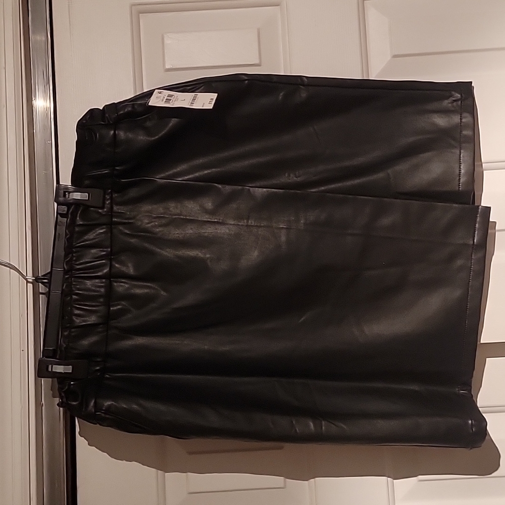 Faux leather Bar III faux wrap mini skirt Size Large NWT